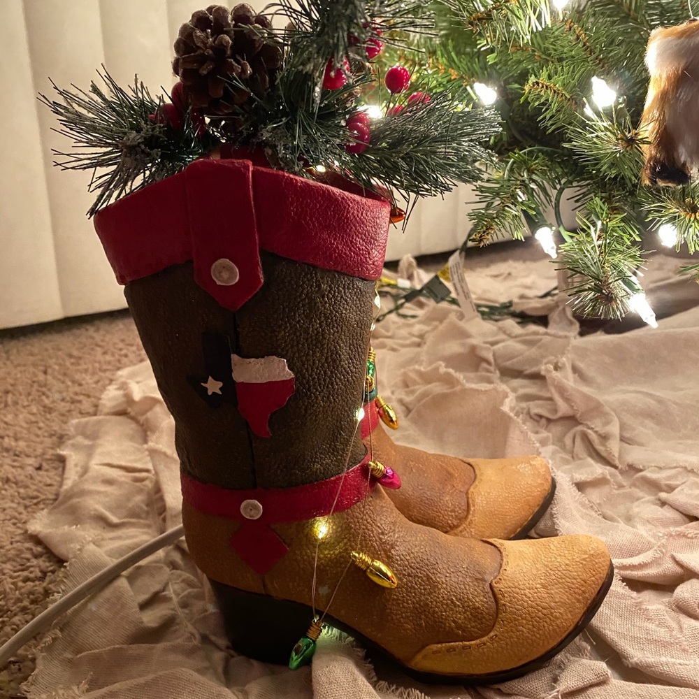 Texas Cowboy Boot Light-up Christmas Decor - Picture 7 of 7